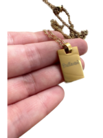 Collana con targhetta rettangolare