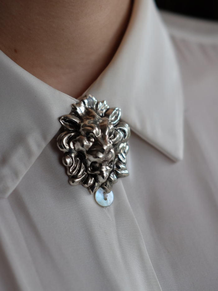 Collezione “Divenire” – Spilla Leonessa - immagine 2