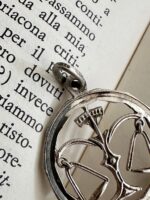 Ciondolo bilancia in arg. 925 - immagine 3
