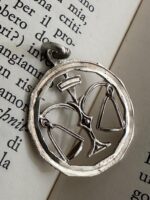 Ciondolo bilancia in arg. 925 - immagine 2