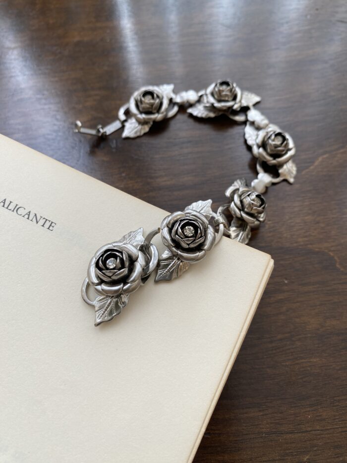 Bracciale di rose con Swarovski - immagine 2