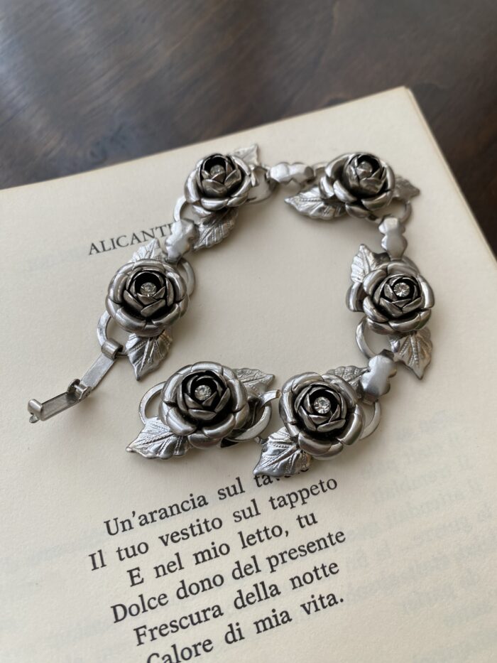 Bracciale di rose con Swarovski - immagine 1
