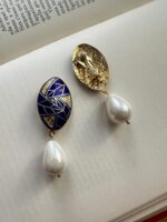 Orecchini con perla pendente e decorazione cloisonnè blu (clip) - immagine 2