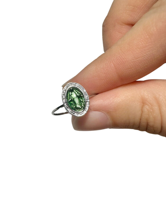 Anello in acciaio con Madonnina - resina verde - immagine 2
