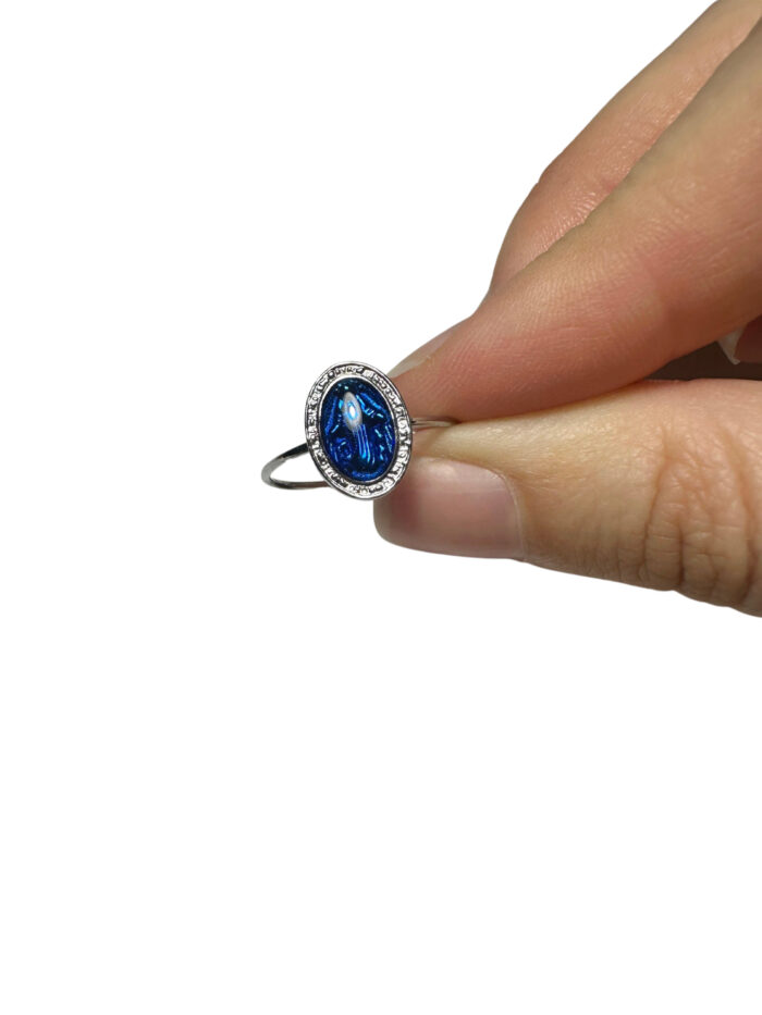 Anello in acciaio con Madonnina - resina blu - immagine 2