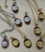 Collana con ciondolo Pulcinella (con incisione personalizzabile) - immagine 4