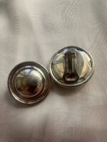 Orecchini a bottone in ottone argentato (clip) - immagine 2