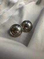 Orecchini a bottone in ottone argentato (clip)