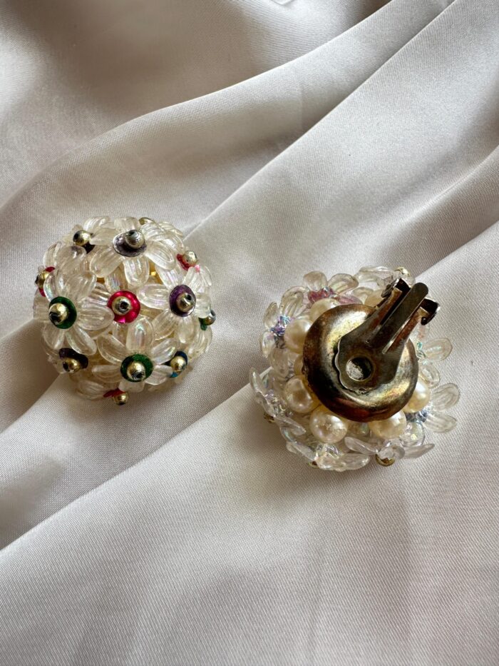 Orecchini a bottone con fiorellini (clip) - immagine 2
