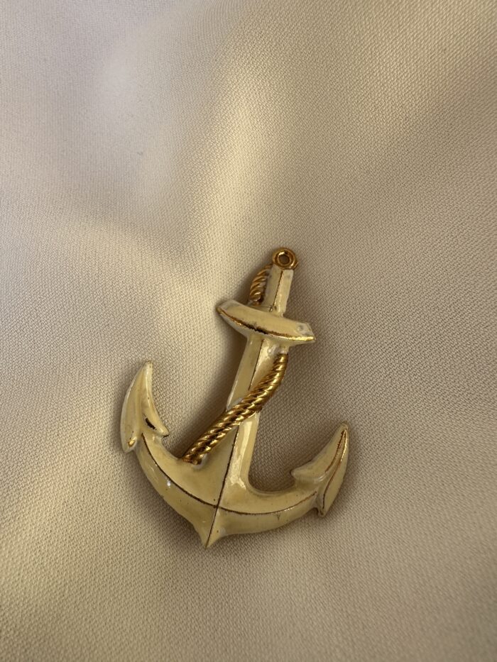 Spilla ancora color panna - immagine 1