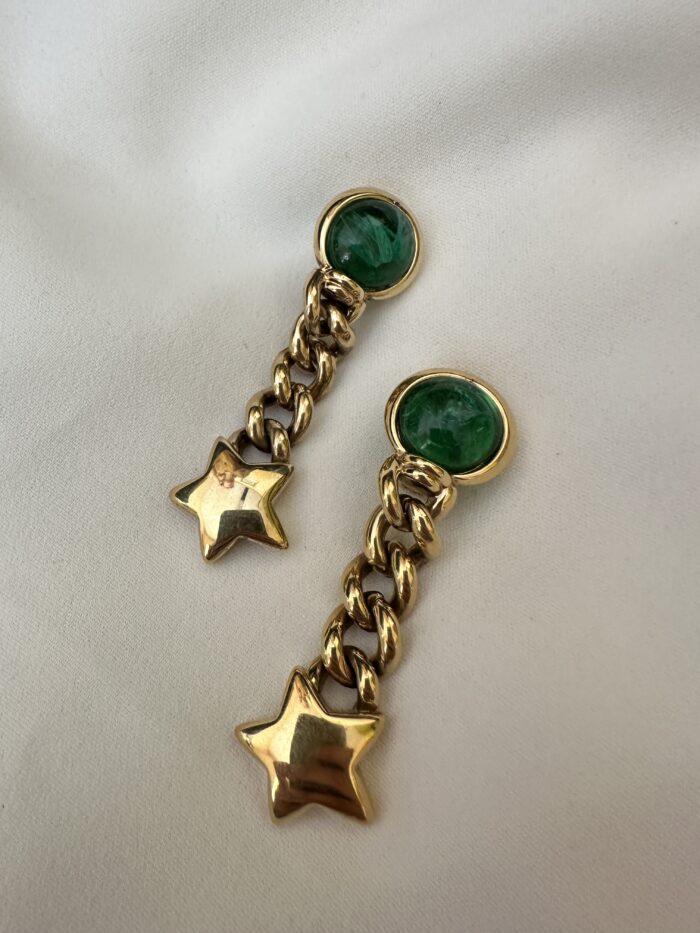 Orecchini con pietra in resina verde e stellina - immagine 1