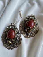 Orecchini con pietra color corallo e Swarovski (perno)
