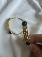 Cerchi in ottone con pietra verde