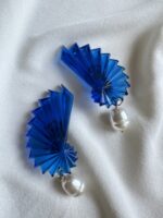 Orecchini conchiglia in resina pregiata e perle (clip)