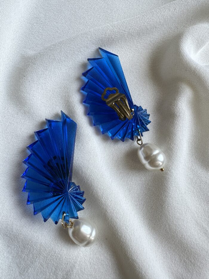 Orecchini conchiglia in resina pregiata e perle (clip) - immagine 2