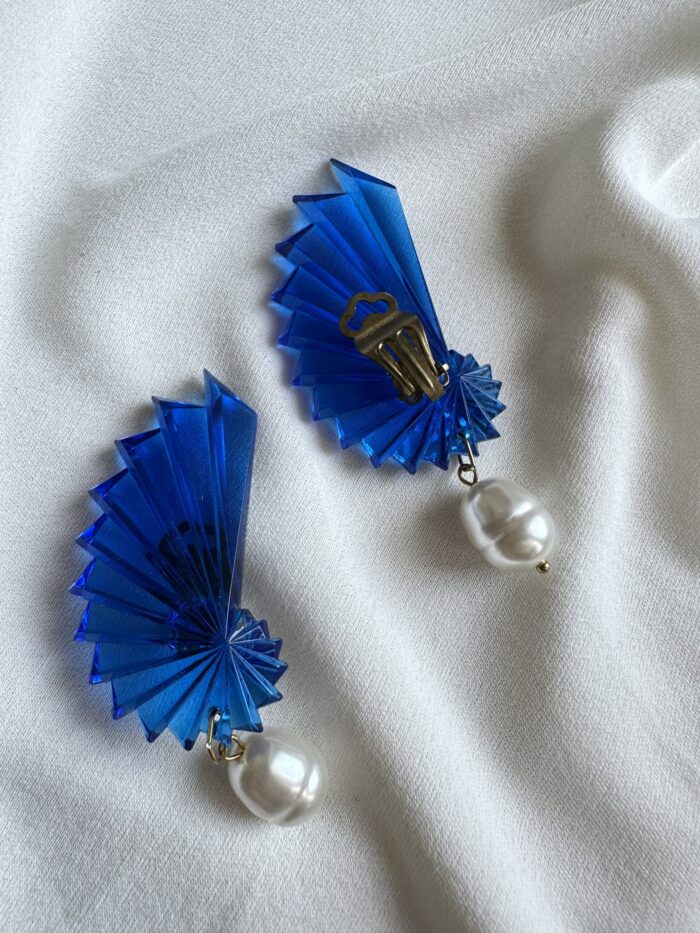 Orecchini conchiglia in resina pregiata e perle (clip) - immagine 2