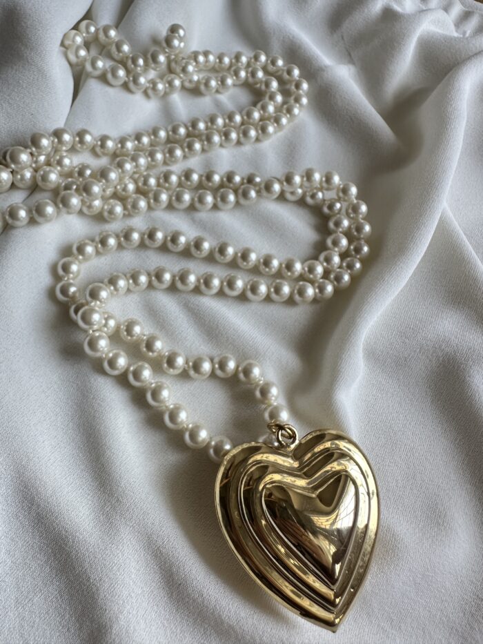 IMG_1569 Collana lunga con perle e cuore in ottone - immagine 1