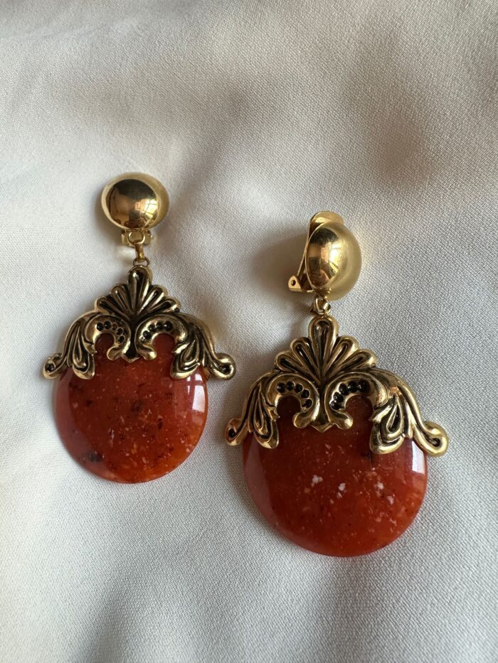 PHOTO-2025-07-28-14-39-23 3 Orecchini con disco in resina (clip) - immagine 1