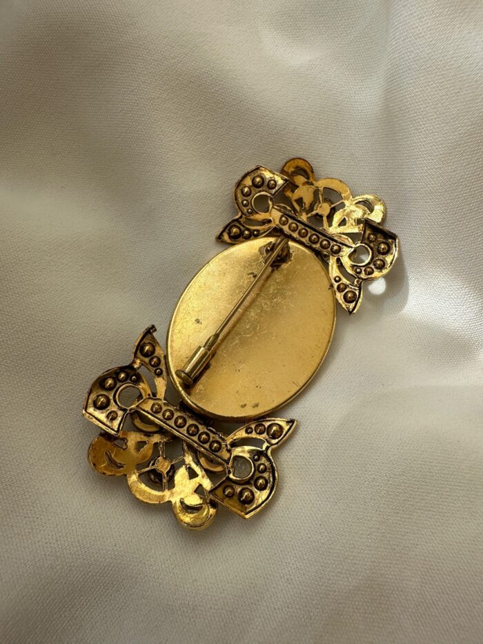 Spilla con perla big, perline e Swarovski - immagine 2