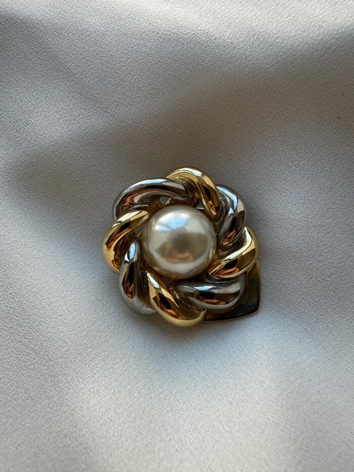 PHOTO-2025-10-07-16-43-04 2 Ferma foulardbicolor con perla - immagine 1