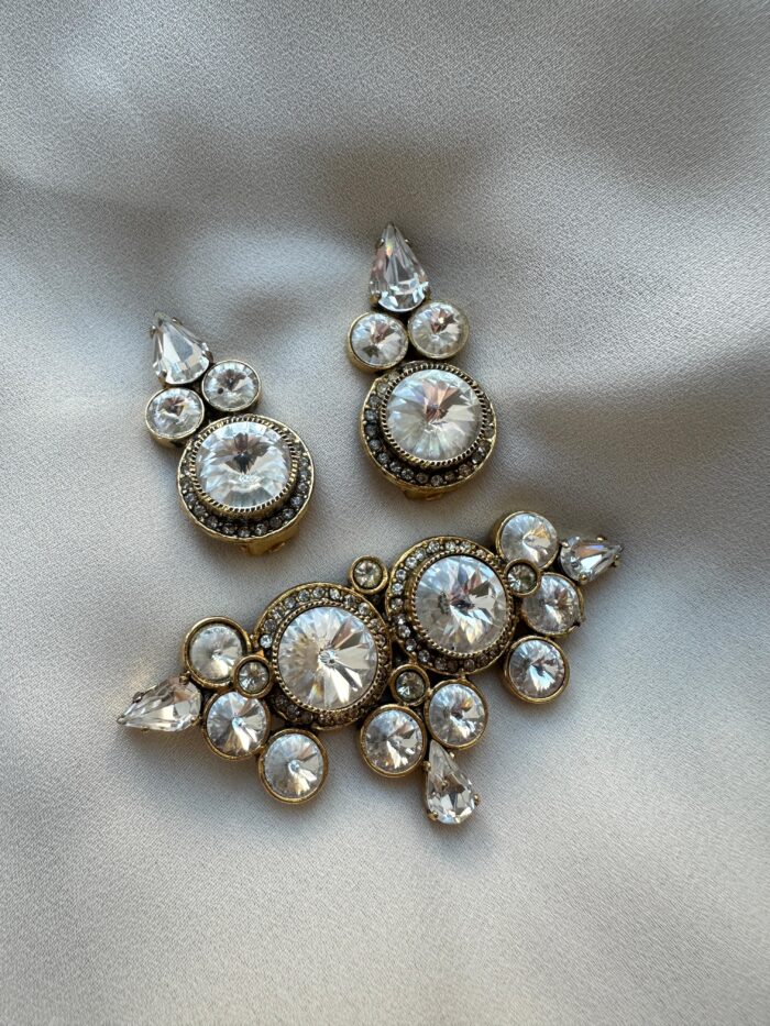 PHOTO-2025-10-07-16-43-38 2 Parure di spilla e orecchini con Swarovski - immagine 1