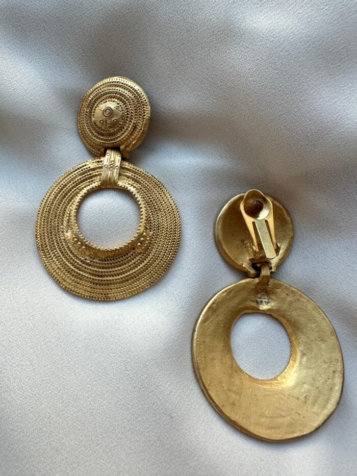 Orecchini doppio cerchio opachi - immagine 2