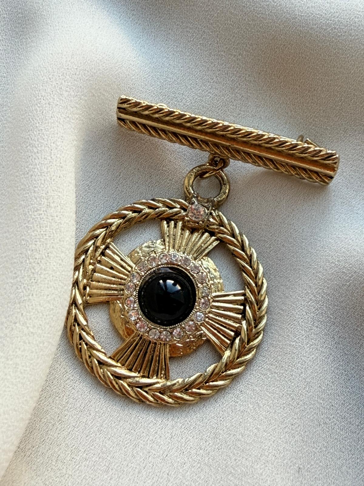 PHOTO-2025-11-14-11-56-12 3 Spilla con pendente con pietra in resina nera e Swarovski - immagine 1