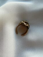 Anello in ottone con filigrana e pietra in resina trasparente - immagine 3