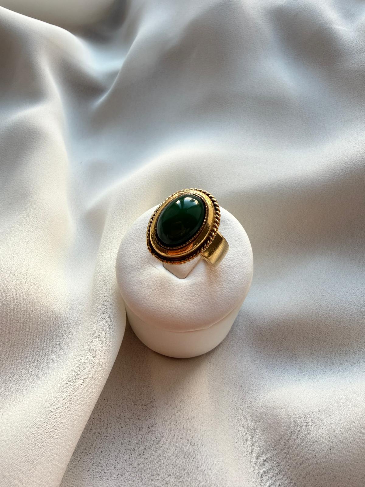 PHOTO-2025-11-14-11-56-18 2 Anello in ottone con pietra in resina verde - immagine 1