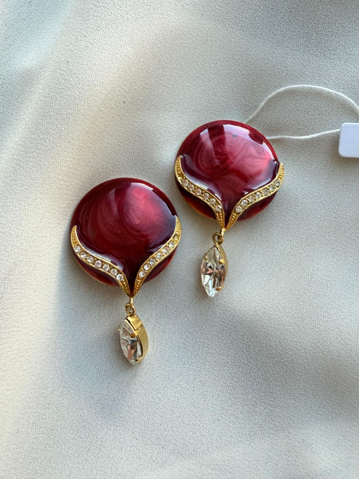 PHOTO-2025-11-14-11-56-20 2 Orecchini con Swarovski e smalto rosso amaranto (clips) - immagine 1