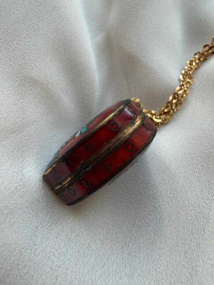 Collana con ciondolo scatolina cloisonnè ed. vintage 1920 - rosso e azzurro - immagine 2