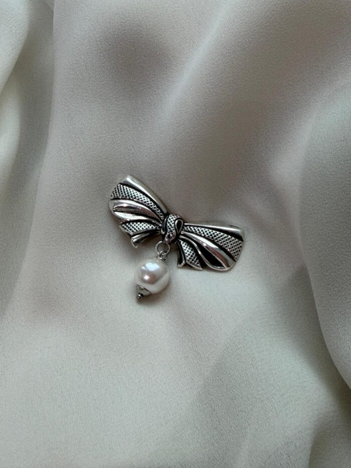 Spilla Fiocco con perla - immagine 2