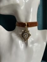 Choker con ciondolo con perline - immagine 3