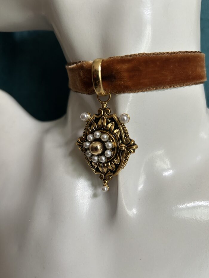 Choker con ciondolo con perline - immagine 2