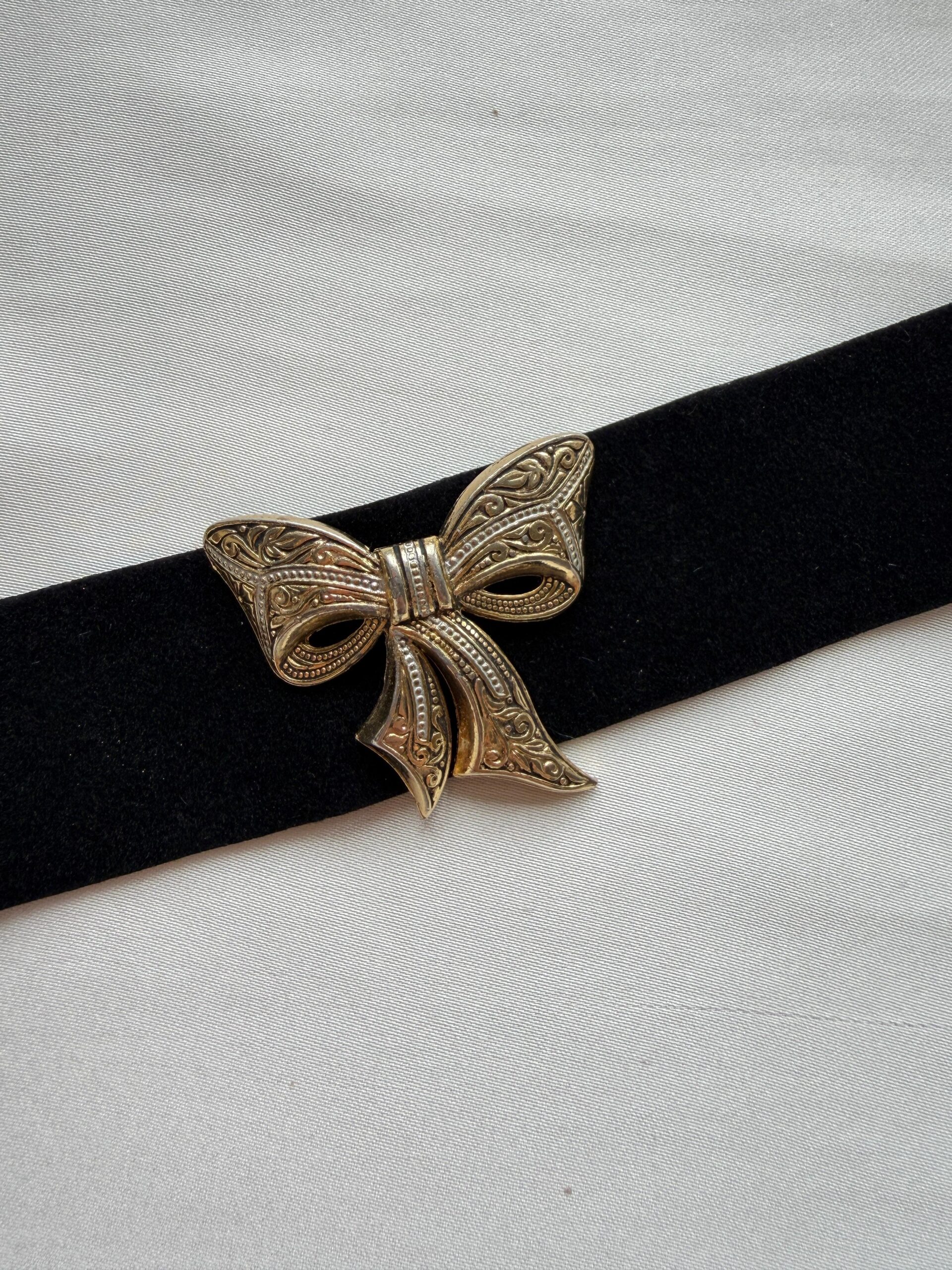 PHOTO-2026-02-28-13-47-14 2 Choker con spilla vintage fiocco - lavorazione Toledo - immagine 1