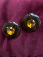 Orecchini bottone resina