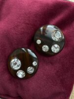 Orecchini bottone resina b