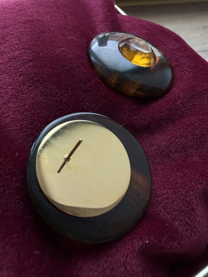 Orecchini bottone resina - immagine 2