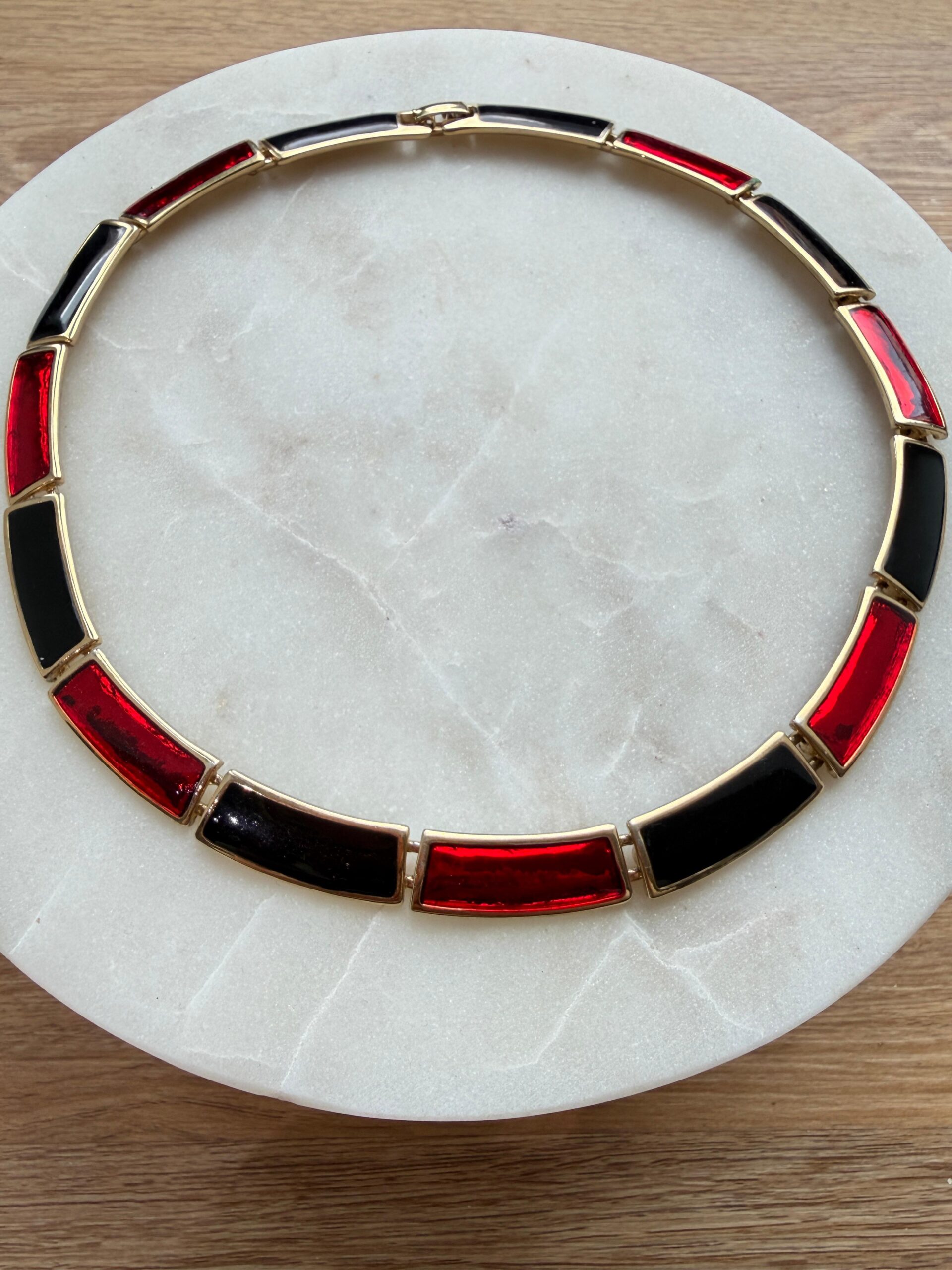 WhatsApp Image 2026-03-20 at 12.33.51 Collana smalto rosso e nero - immagine 1