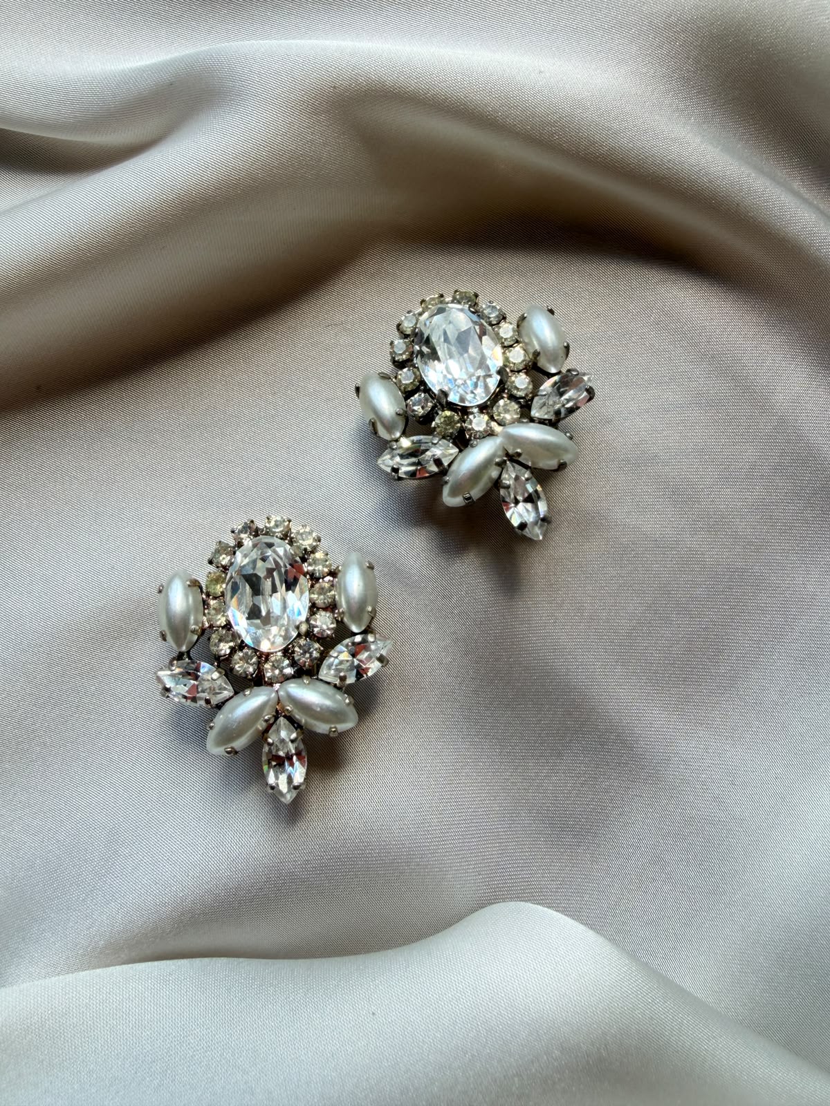 PHOTO-2026-09-21-16-38-01 6 Orecchini perle e Swarovski (clips) - immagine 1