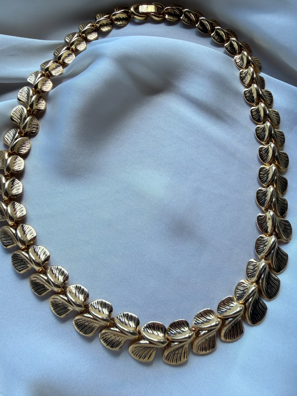 PHOTO-2026-09-21-16-38-02 2 Collana con foglie in ottone - immagine 1