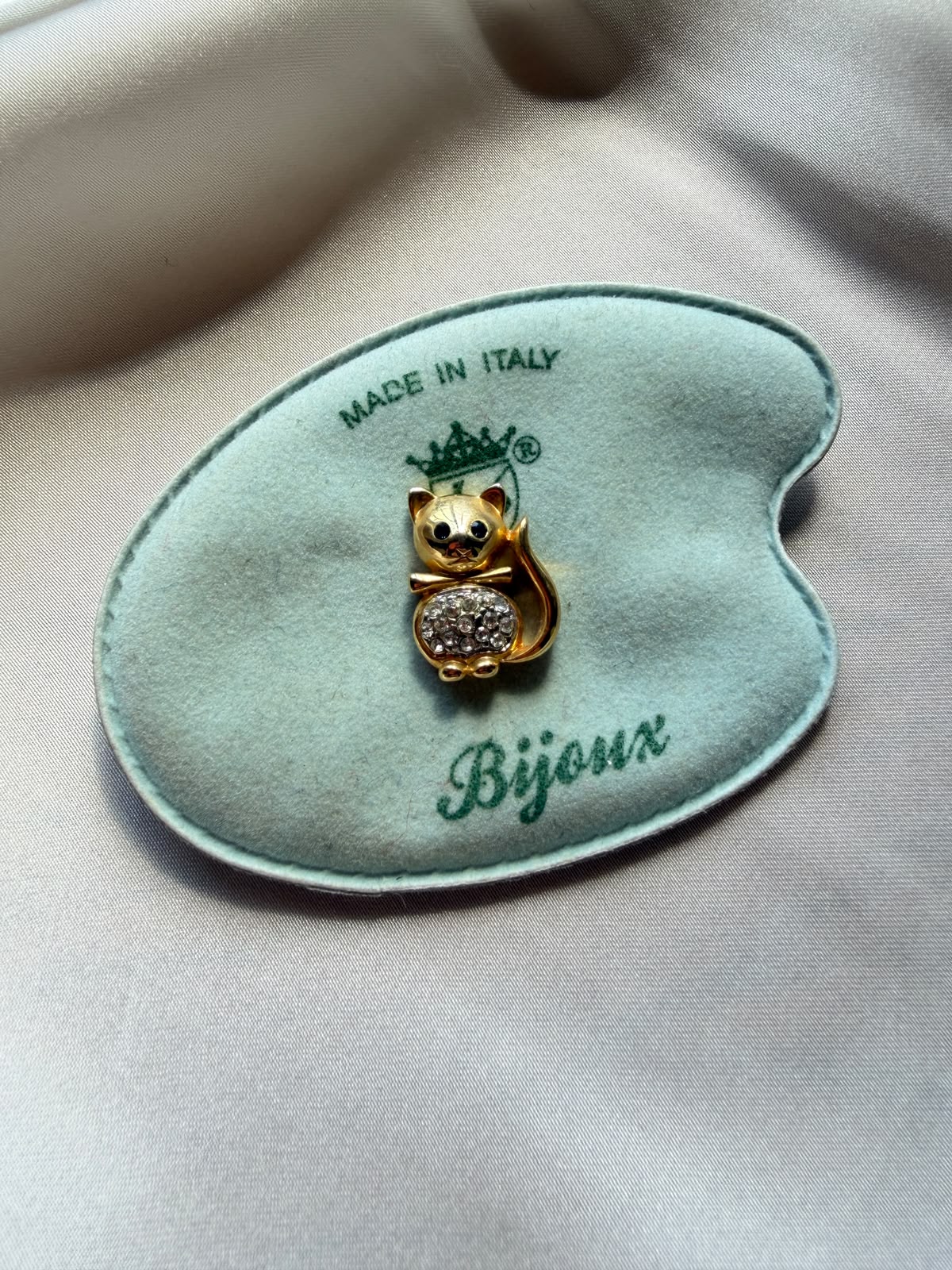 PHOTO-2026-09-21-16-38-03 Spilla pin Gatto con Swarovski - immagine 1